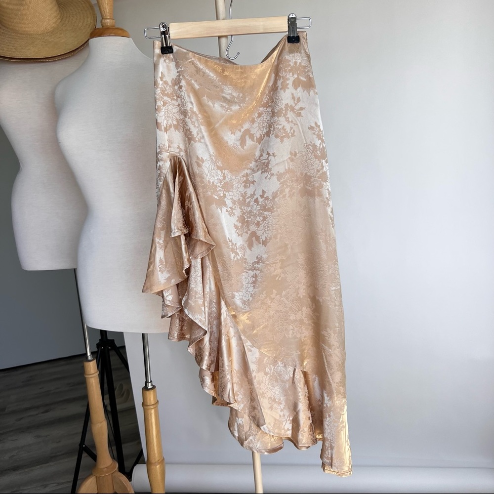 SOLD ❌ CREAM HIGH SLIT RUFFLED SKIRT NWOT - Picture 4 of 4